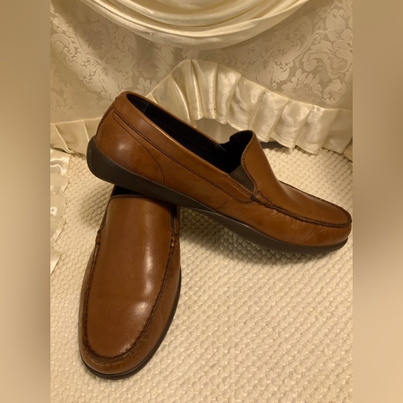 COLE HAAN - Picture 1 of 9